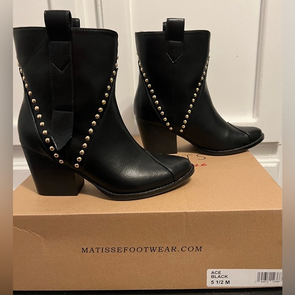 Coconuts Ace Western Boot
Black block heel boots - Picture 5 of 9